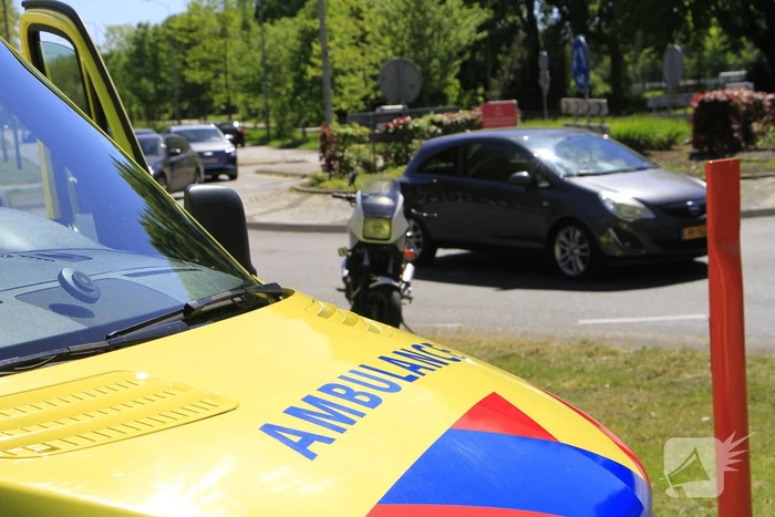 Motorrijder raakt gewond bij ongeval op rotonde