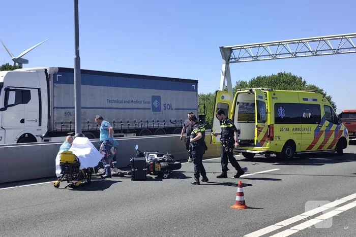Motorrijder gewond bij botsing op snelweg