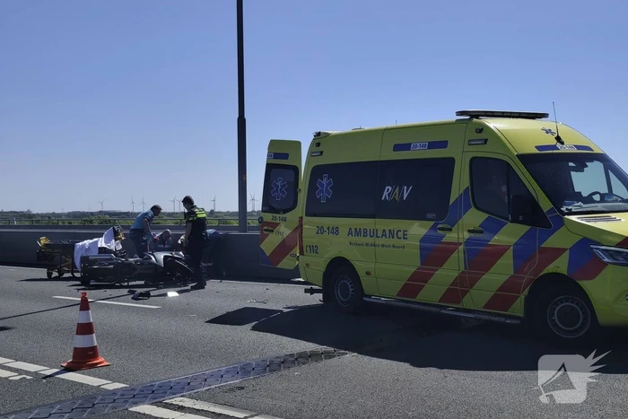 Motorrijder gewond bij botsing op snelweg