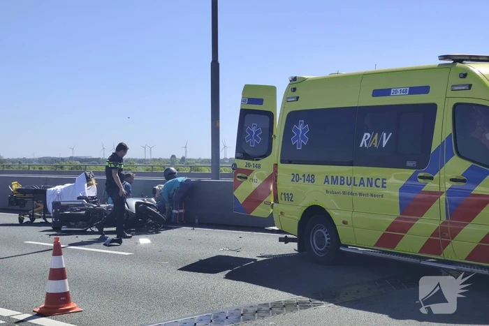 Motorrijder gewond bij botsing op snelweg