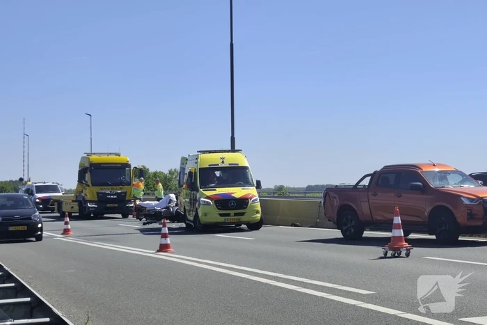 Motorrijder gewond bij botsing op snelweg