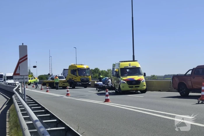 Motorrijder gewond bij botsing op snelweg