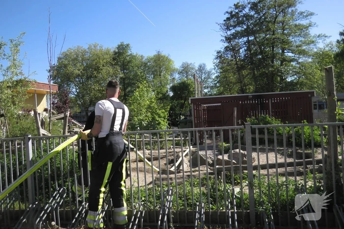 Brand in papiercontainer op schoolplein