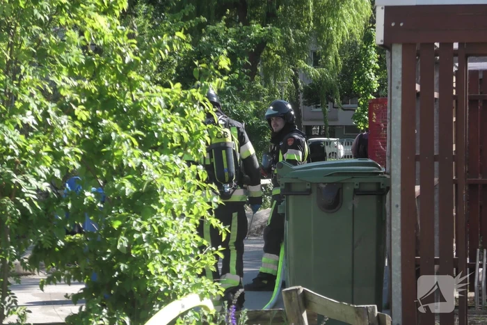 Brand in papiercontainer op schoolplein