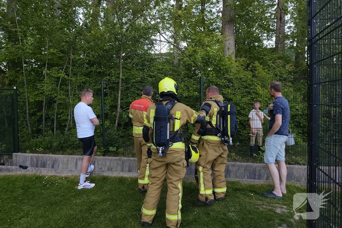 Brandweer doet nacontrole bij buitenbrand