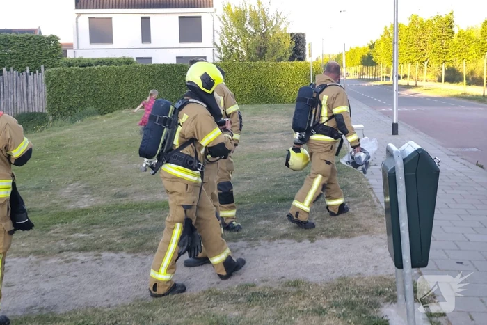 Brandweer doet nacontrole bij buitenbrand