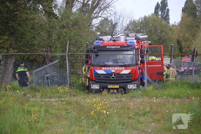 Bestuurder spoorloos na aantreffen te water geraakte voertuig