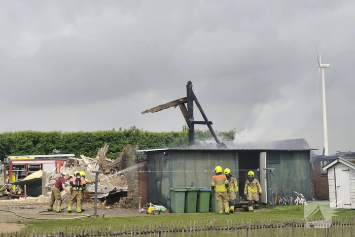 Landbouwmachine verloren bij brand