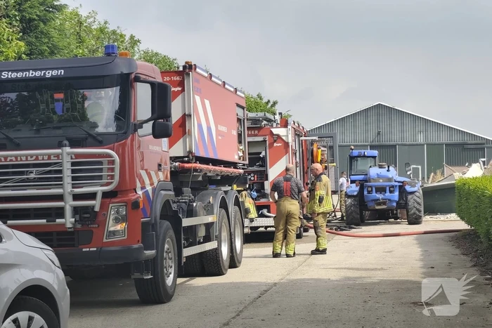 Landbouwmachine verloren bij brand