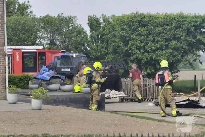Landbouwmachine verloren bij brand