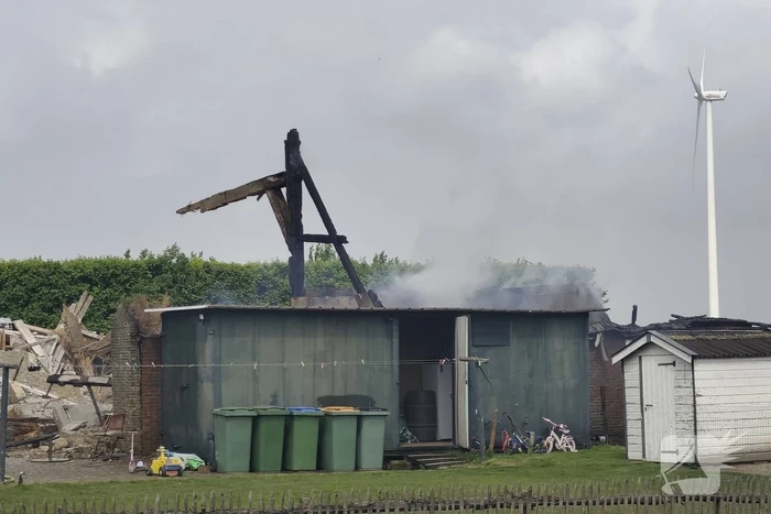 Landbouwmachine verloren bij brand
