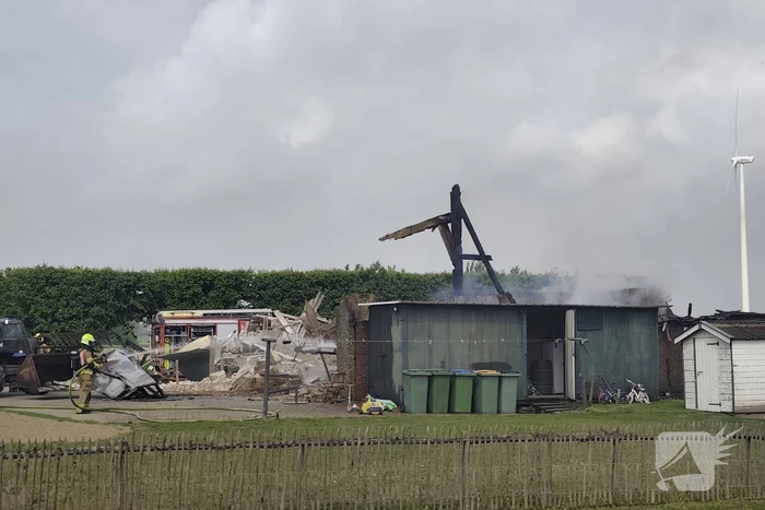 Landbouwmachine verloren bij brand