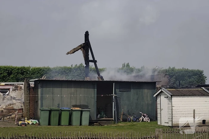 Landbouwmachine verloren bij brand