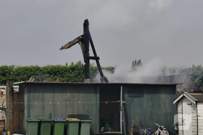 Landbouwmachine verloren bij brand