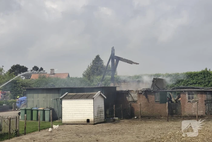 Landbouwmachine verloren bij brand