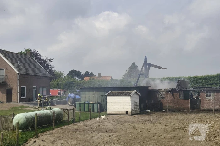 Landbouwmachine verloren bij brand