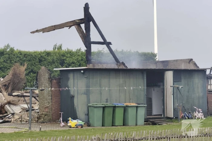 Landbouwmachine verloren bij brand