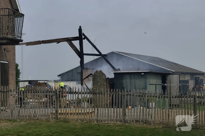 Landbouwmachine verloren bij brand