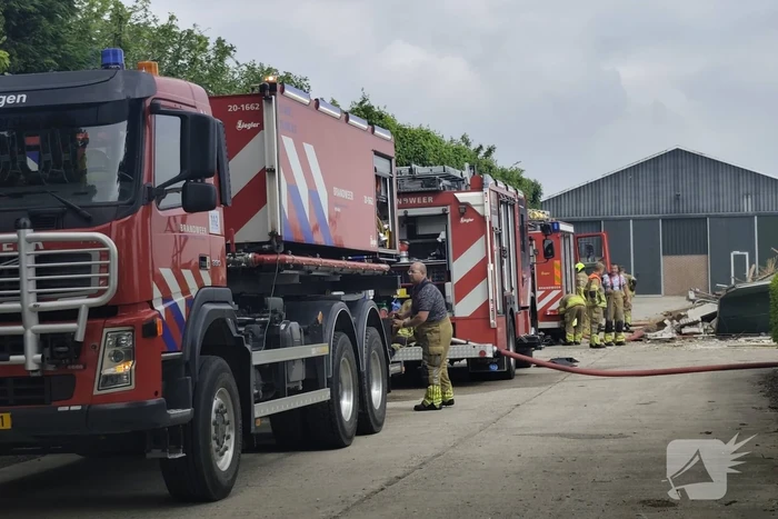 Landbouwmachine verloren bij brand