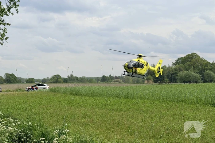 Man zwaar gewond bij aanrijding met boom