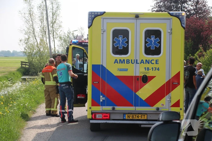 Auto raakt in sloot na schrikmoment