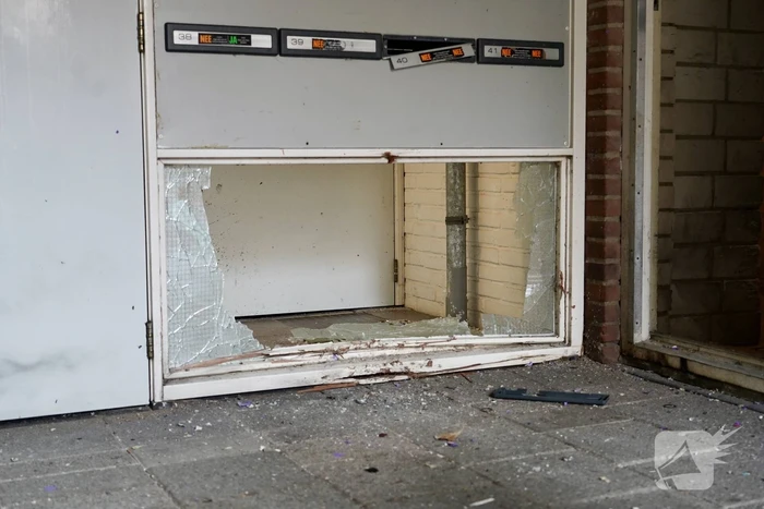 Explosie veroorzaakt schade in portiek
