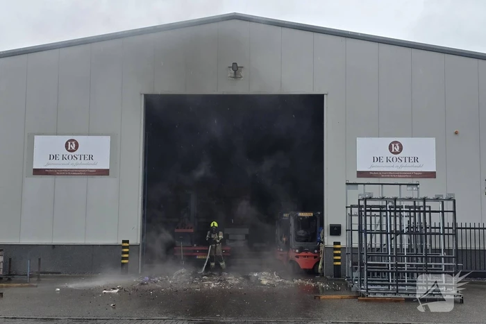 Brand ontdekt in houthandel