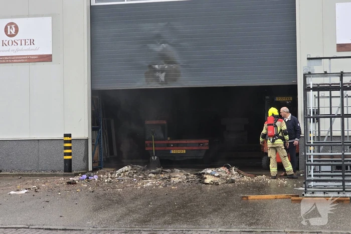Brand ontdekt in houthandel