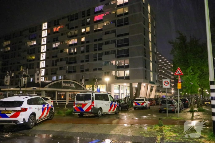 Overleden persoon in flatgebouw zorgt voor grote inzet hulpdiensten