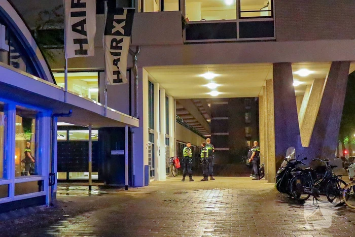 Overleden persoon in flatgebouw zorgt voor grote inzet hulpdiensten