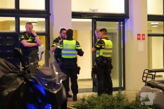 Overleden persoon in flatgebouw zorgt voor grote inzet hulpdiensten