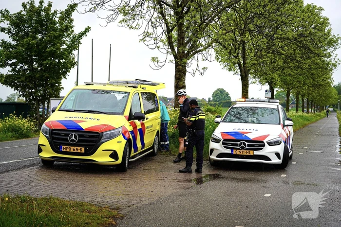 Wielrenner naar het ziekenhuis na valpartij