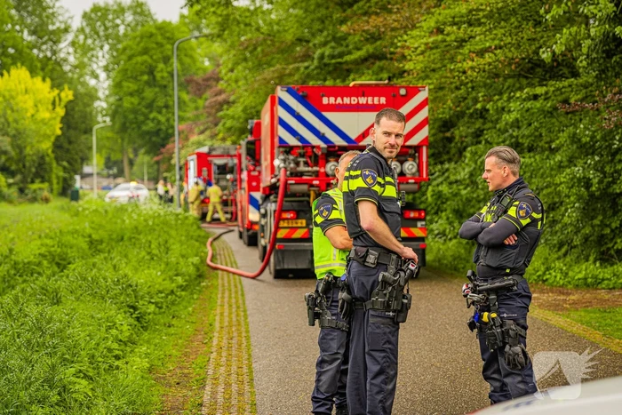 Brand in woning zorgt voor grote brandweerinzet
