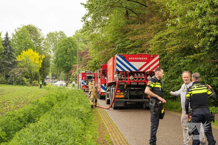 Brand in woning zorgt voor grote brandweerinzet