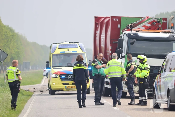 Dodelijk ongeval tussen auto en vrachtwagen