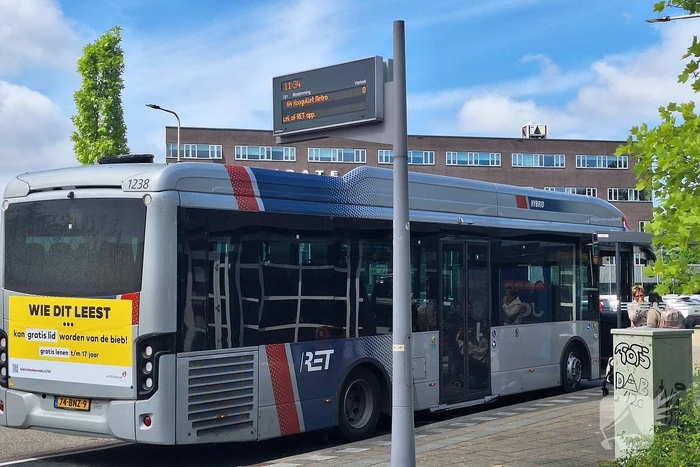 Pendelbussen ingezet nadat stroomstoring metroverkeer stil legt