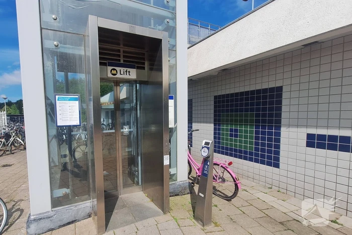 Pendelbussen ingezet nadat stroomstoring metroverkeer stil legt