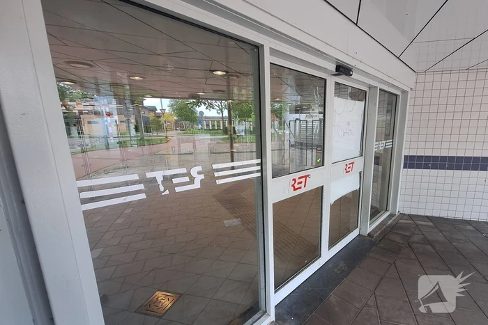 Pendelbussen ingezet nadat stroomstoring metroverkeer stil legt