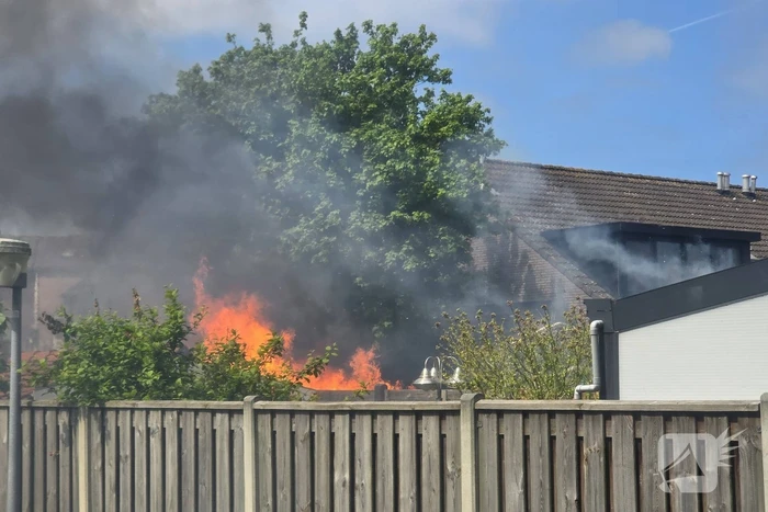 Brand verwoest schuur in Lelystad