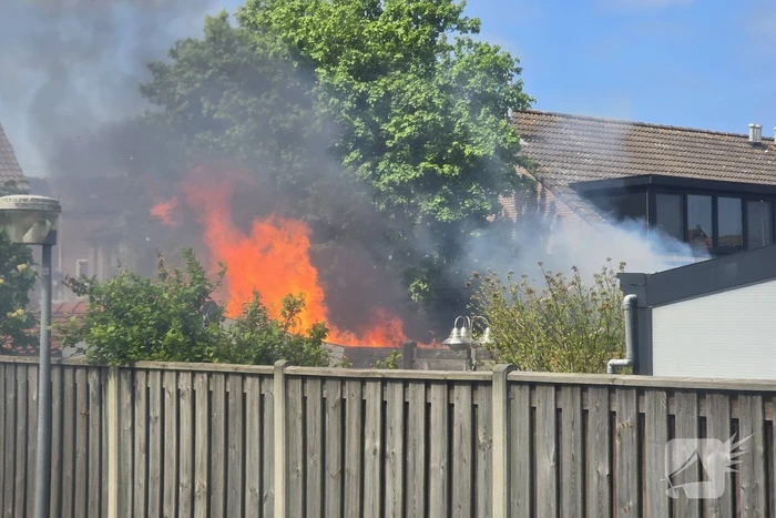 Brand verwoest schuur in Lelystad