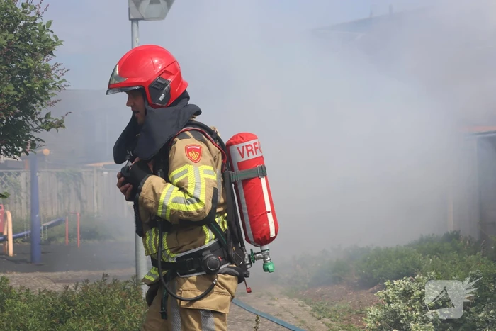 Brand verwoest schuur in Lelystad