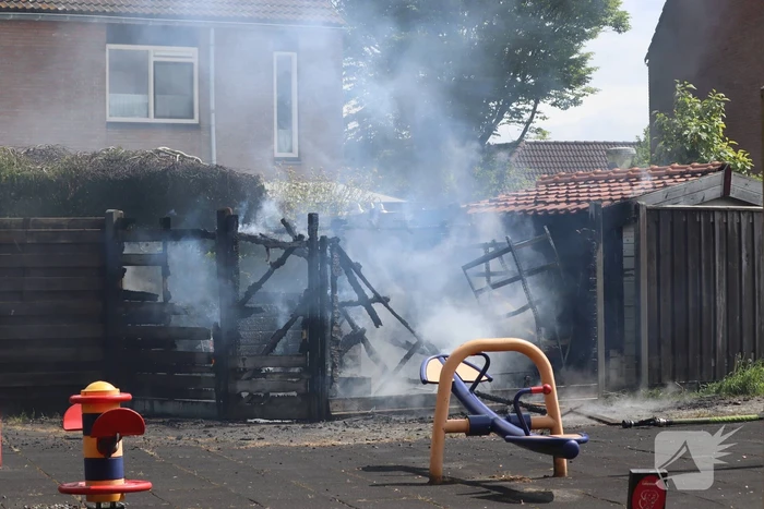 Brand verwoest schuur in Lelystad