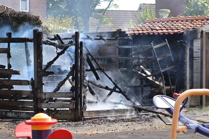 Brand verwoest schuur in Lelystad