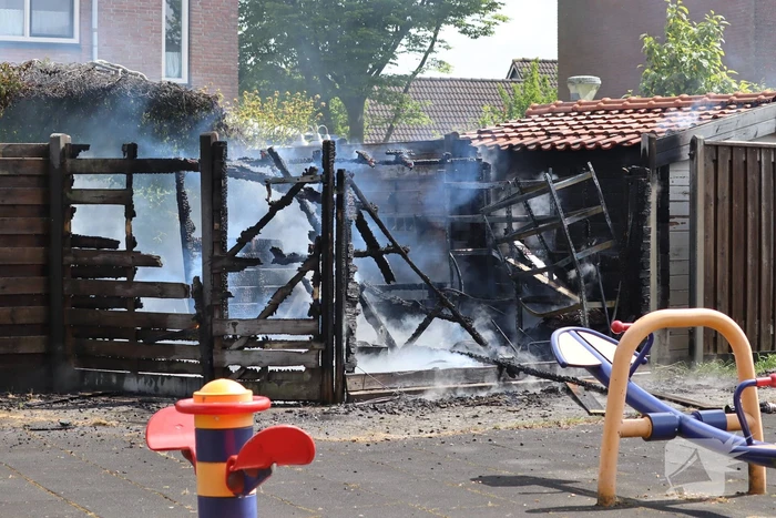 Brand verwoest schuur in Lelystad