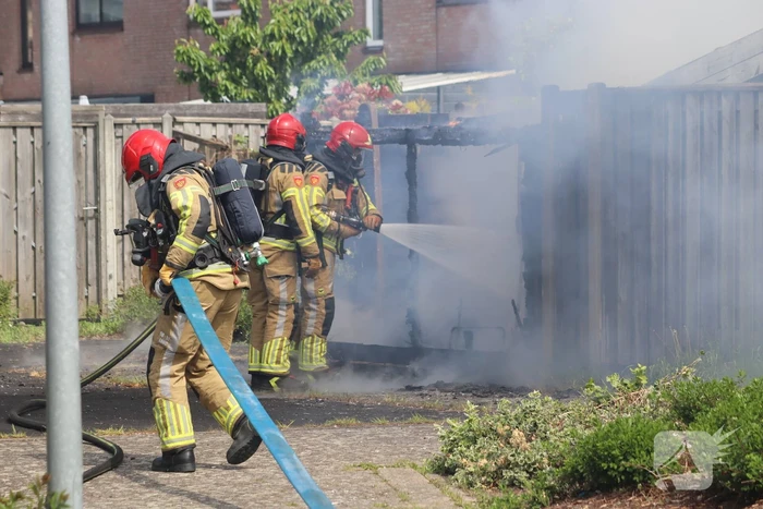 Brand verwoest schuur in Lelystad