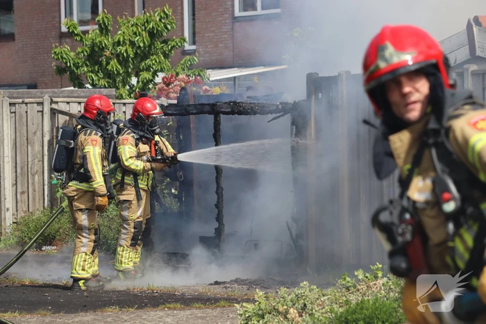 Brand verwoest schuur in Lelystad