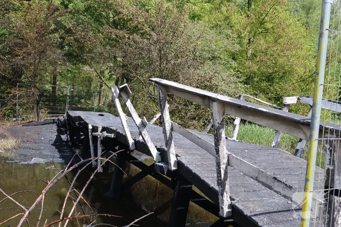 Houten brug verwoest door brand