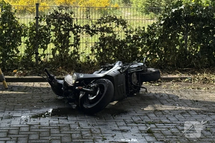 Scooter in brand gestoken op afgelegen plek