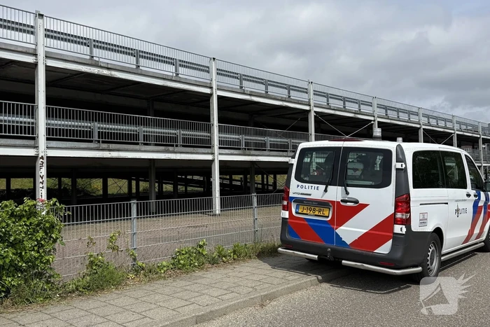 Scooter in brand gestoken op afgelegen plek