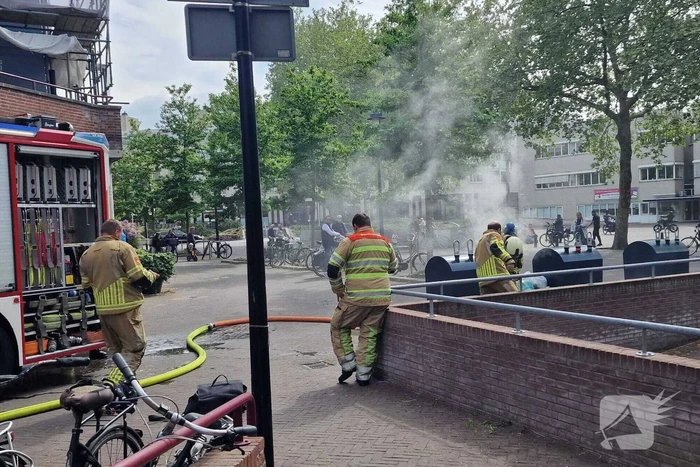 Brand in ondergrondse vuilcontainer